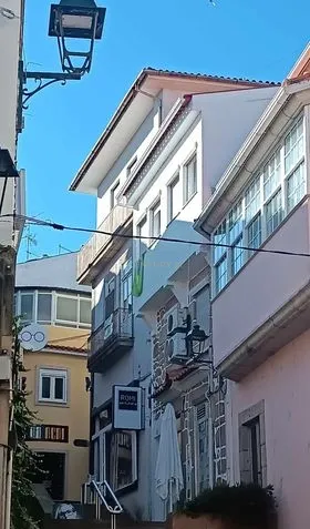 Edifício T4 em Chaves com Luz Natural e Varanda - Image 3
