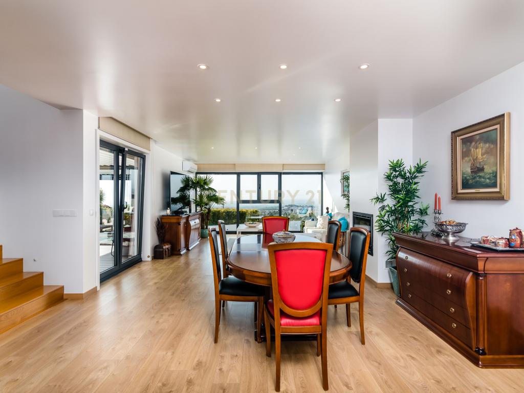 Moradia T3+2 | Sesimbra com Piscina, Jacuzzi, duas Pérgulas Bioclimáticas e muito mais. - Image 39
