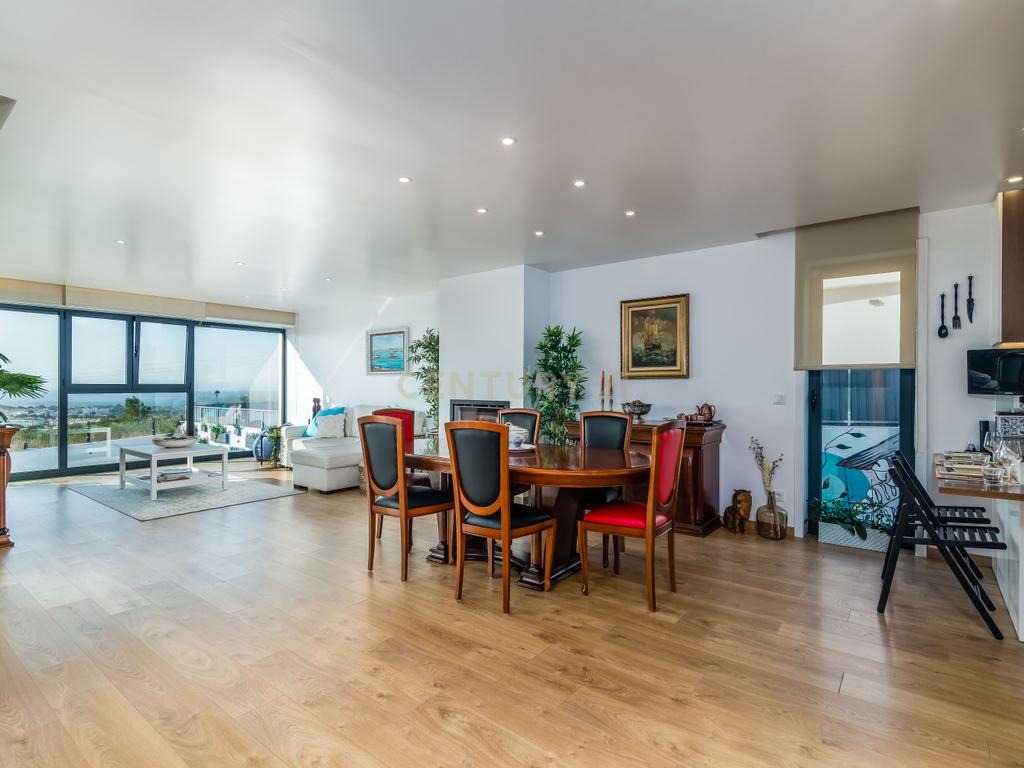 Moradia T3+2 | Sesimbra com Piscina, Jacuzzi, duas Pérgulas Bioclimáticas e muito mais. - Image 8