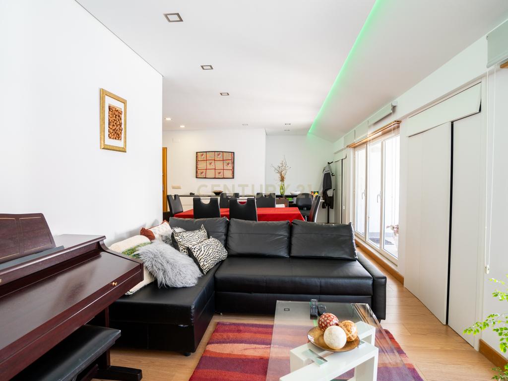 Apartamento com Terraço T2  de Charme em Benfica - Excelência e Conforto - Image 2