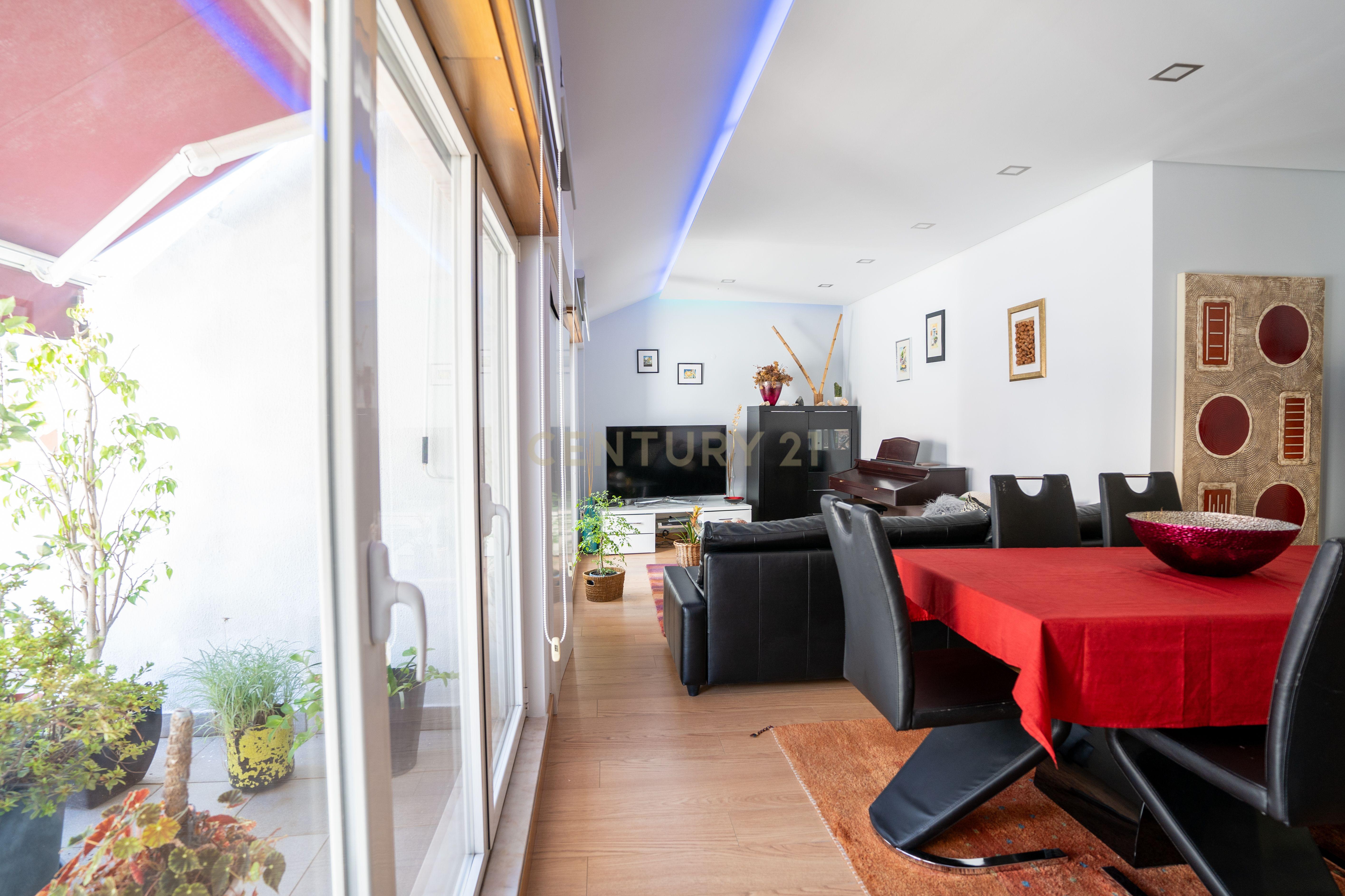 Apartamento com Terraço T2 de Charme em Benfica - Excelência e Conforto - Image 3