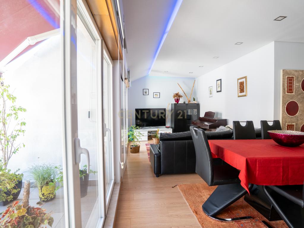 Apartamento com Terraço T2  de Charme em Benfica - Excelência e Conforto - Image 3