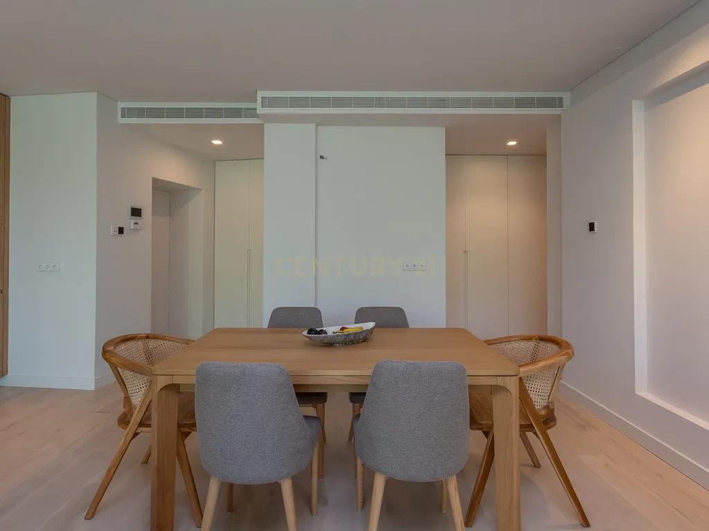 Apartamento T2 Centro Cascais com piscina e jardim privativos - Image 13