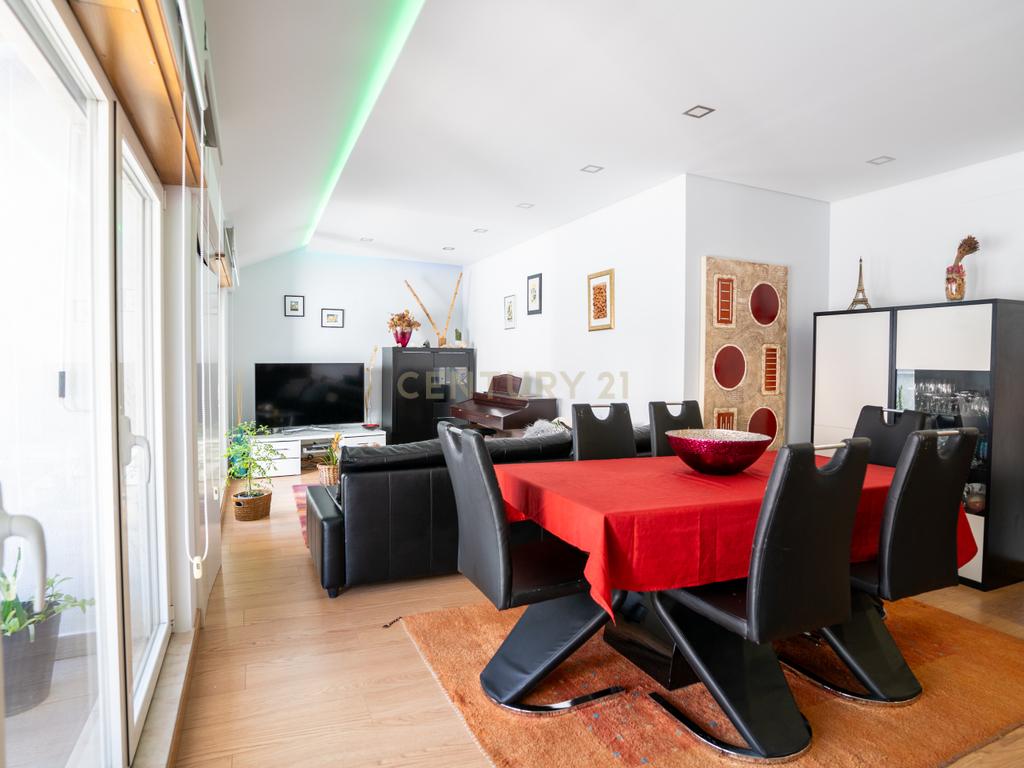 Apartamento com Terraço T2  de Charme em Benfica - Excelência e Conforto - Image 8