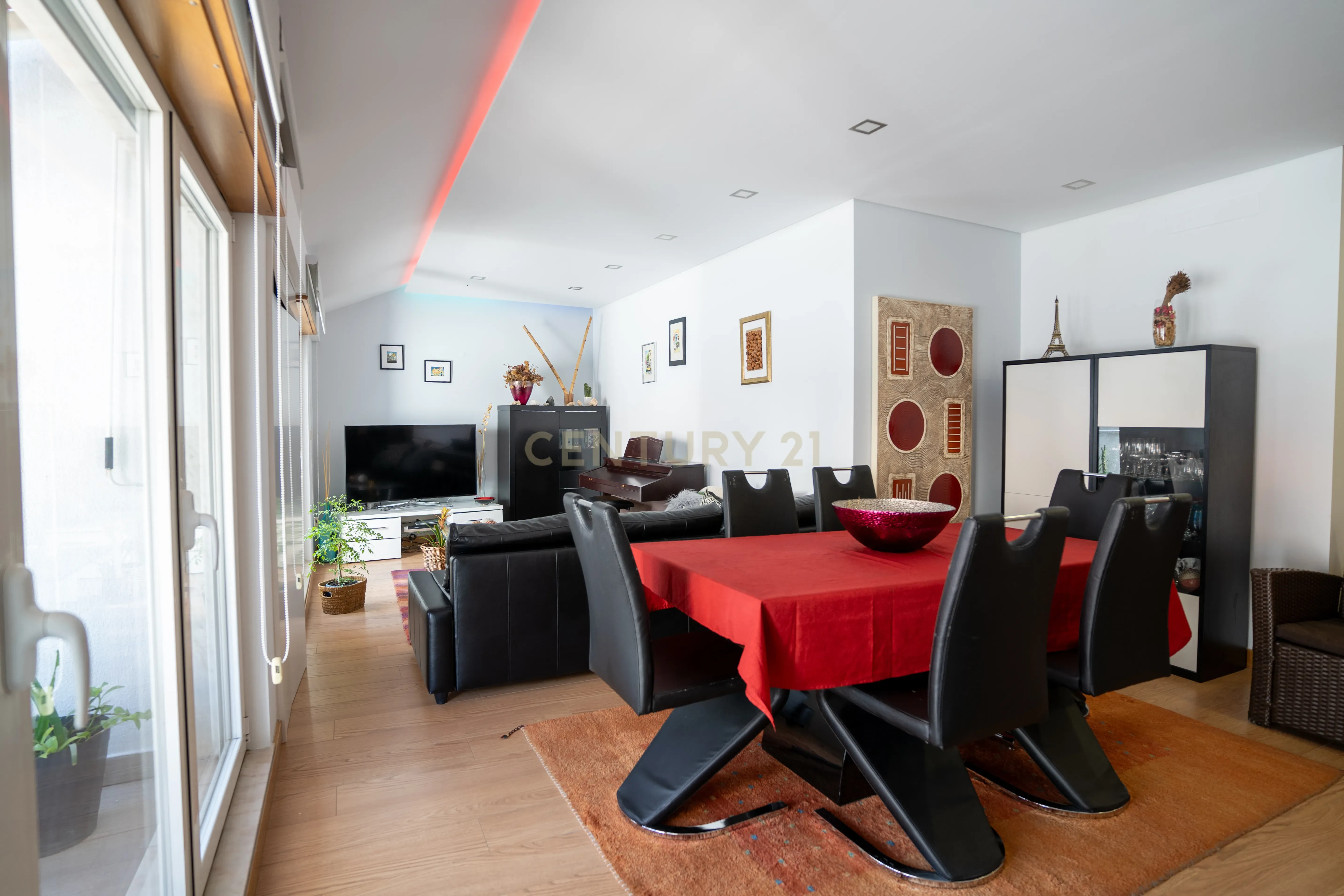 Apartamento com Terraço T2 de Charme em Benfica - Excelência e Conforto - Image 16