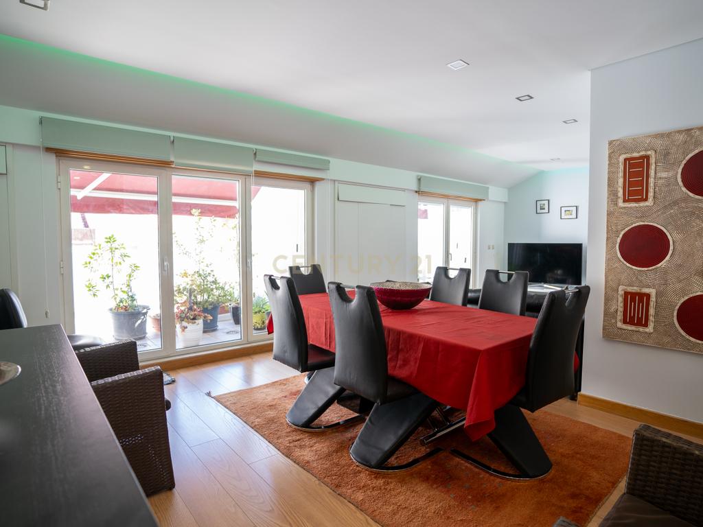 Apartamento com Terraço T2  de Charme em Benfica - Excelência e Conforto - Image 10