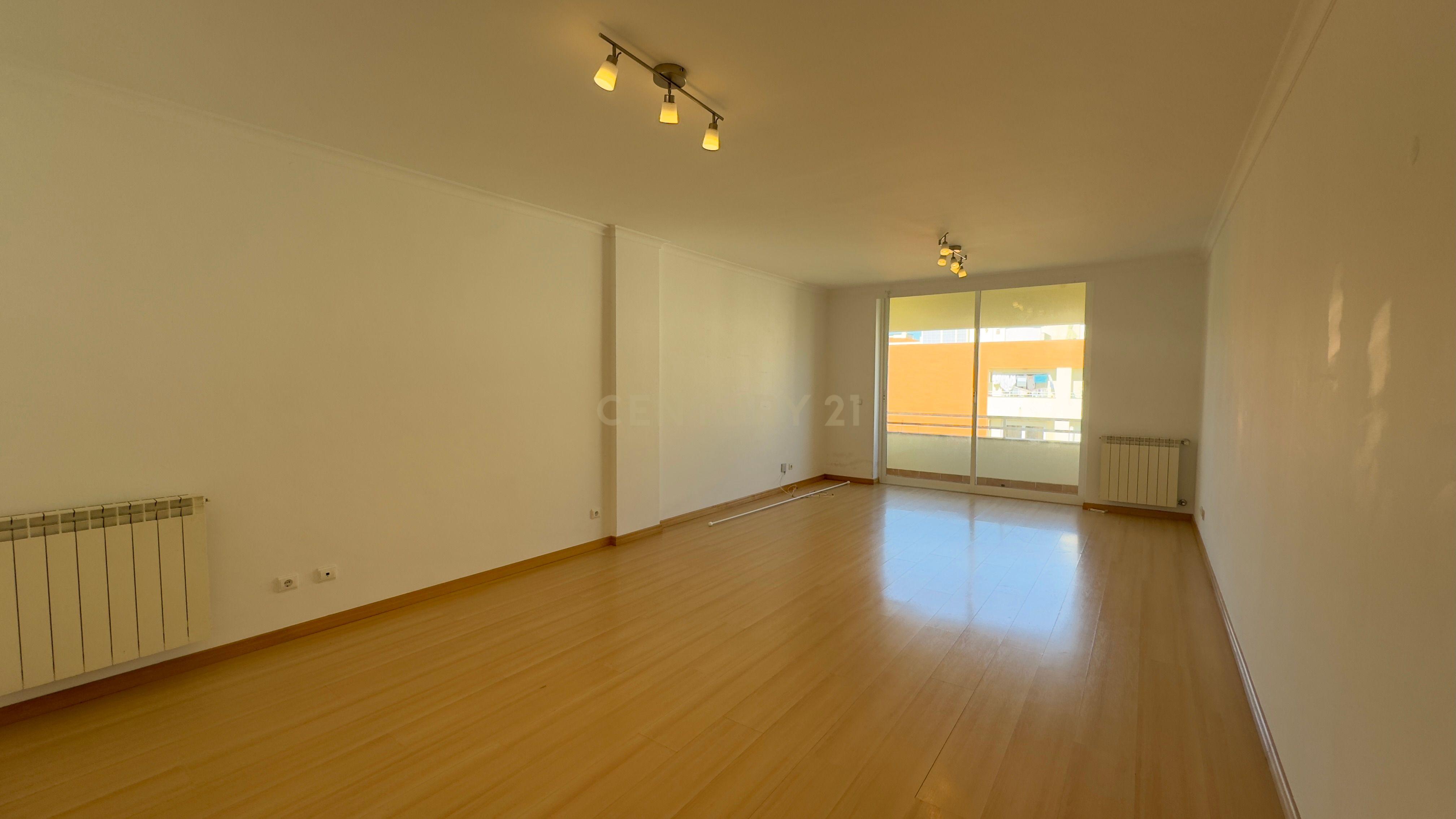Fotografia 5 de Apartamento T2 em São Domingos de Rana (com 2 parqueamentos)