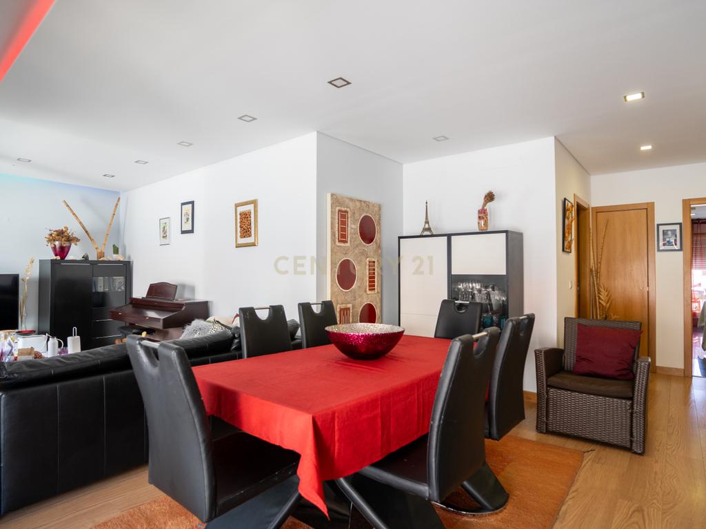 Apartamento com Terraço T2  de Charme em Benfica - Excelência e Conforto - Image 6