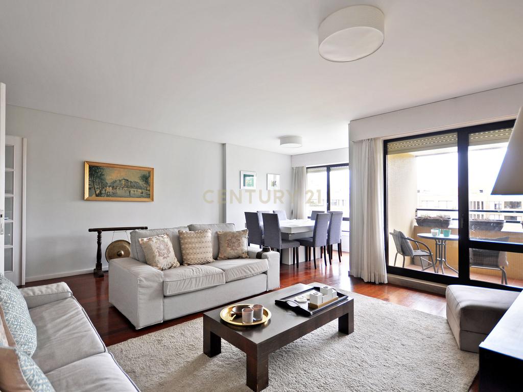 Apartamento T3, Lordelo do Ouro, Porto - Image 2