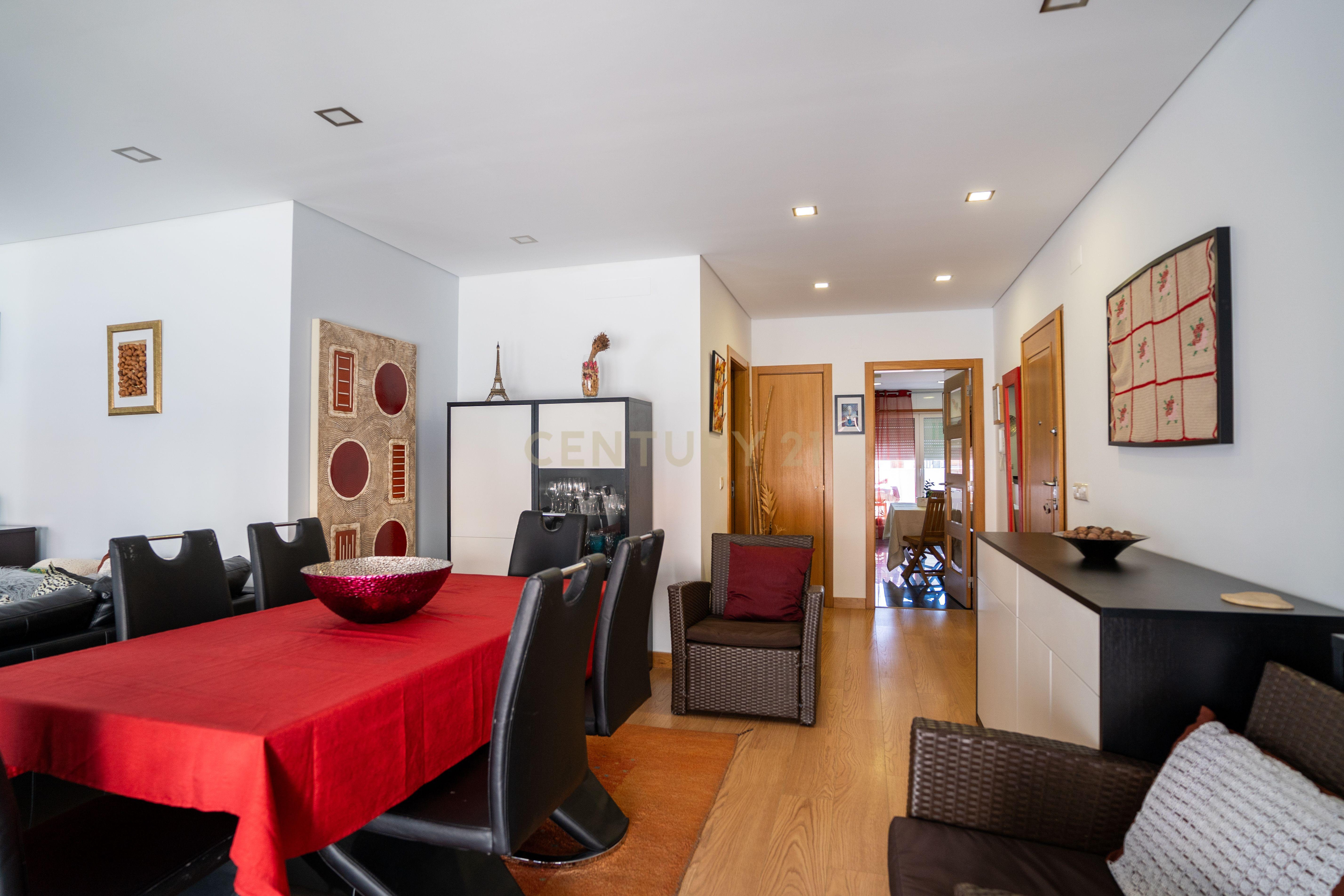 Apartamento com Terraço T2 de Charme em Benfica - Excelência e Conforto - Image 7