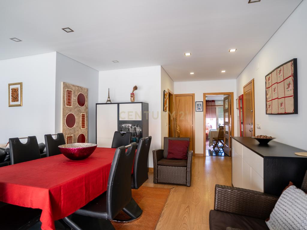 Apartamento com Terraço T2  de Charme em Benfica - Excelência e Conforto - Image 7