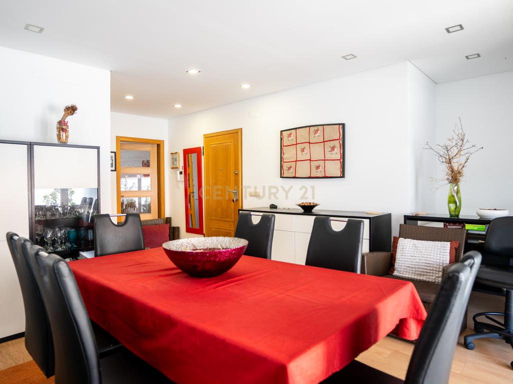 Apartamento com Terraço T2  de Charme em Benfica - Excelência e Conforto - Image 4
