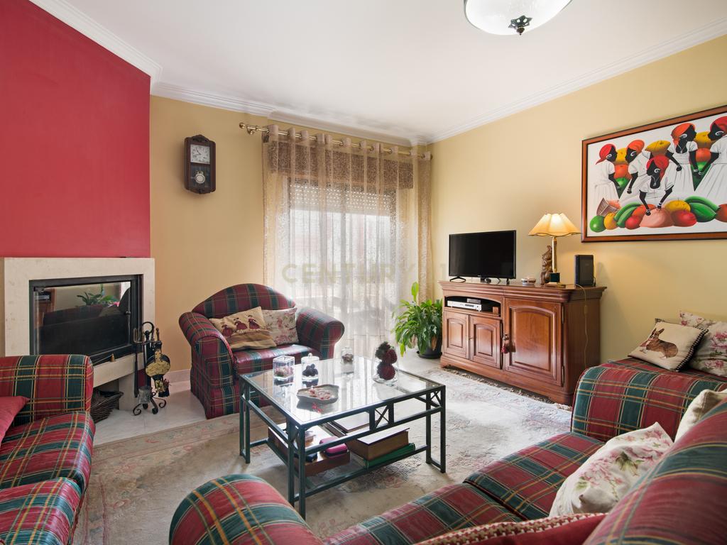 Oportunidade Unica - Apartamento T3 c/ garagem | Damaia de Cima - Image 2