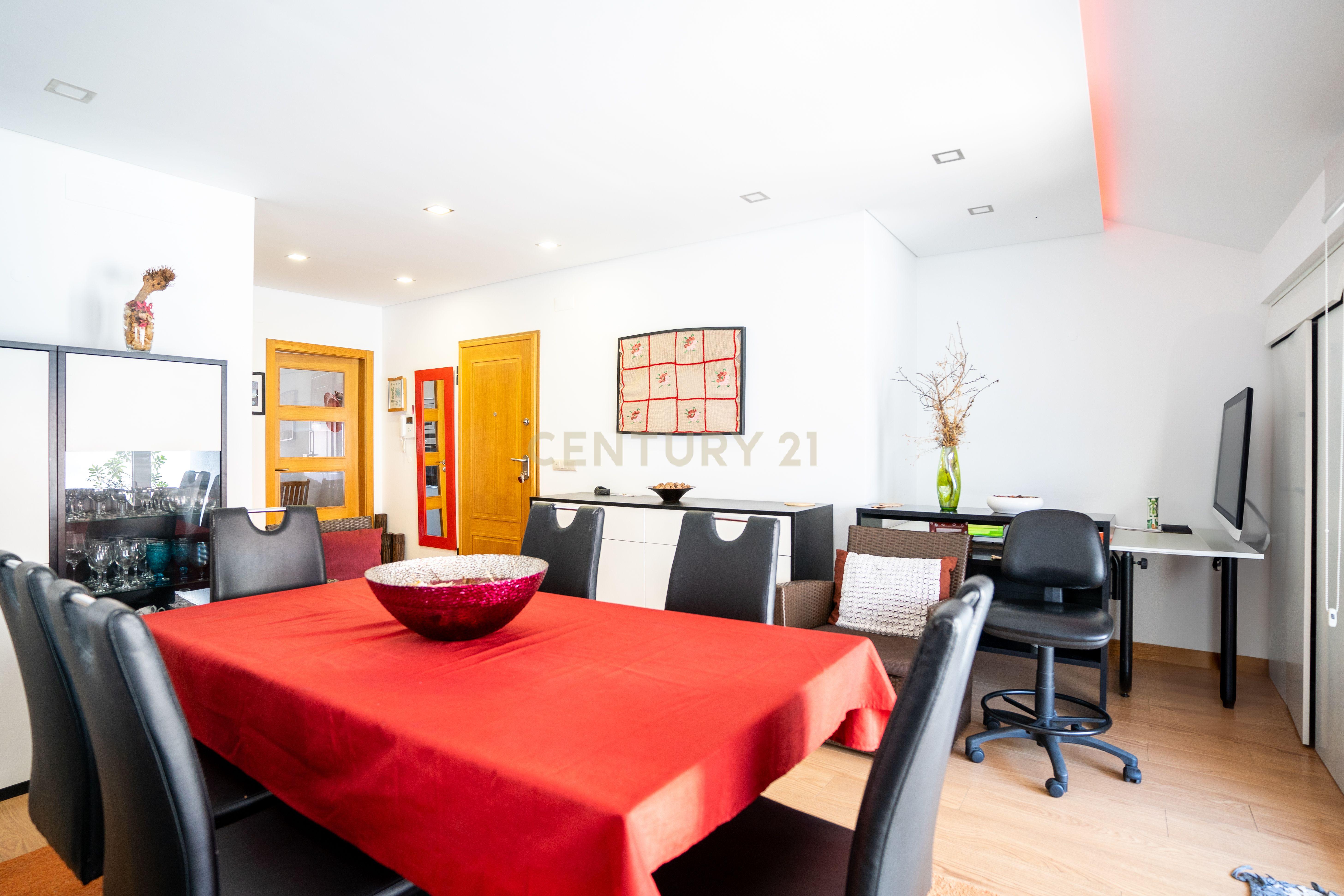 Apartamento com Terraço T2 de Charme em Benfica - Excelência e Conforto - Image 5
