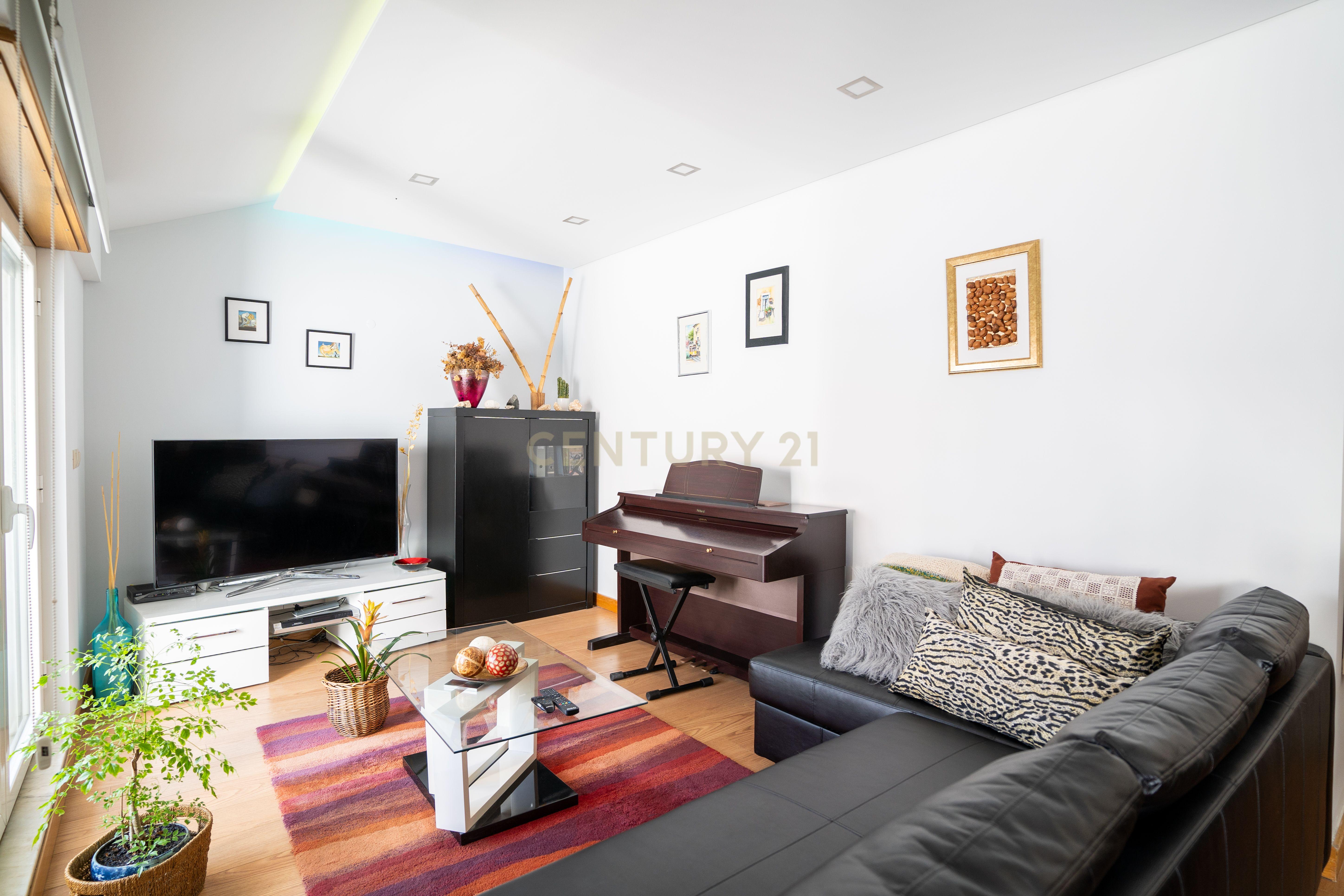 Apartamento com Terraço T2 de Charme em Benfica - Excelência e Conforto - Image 14