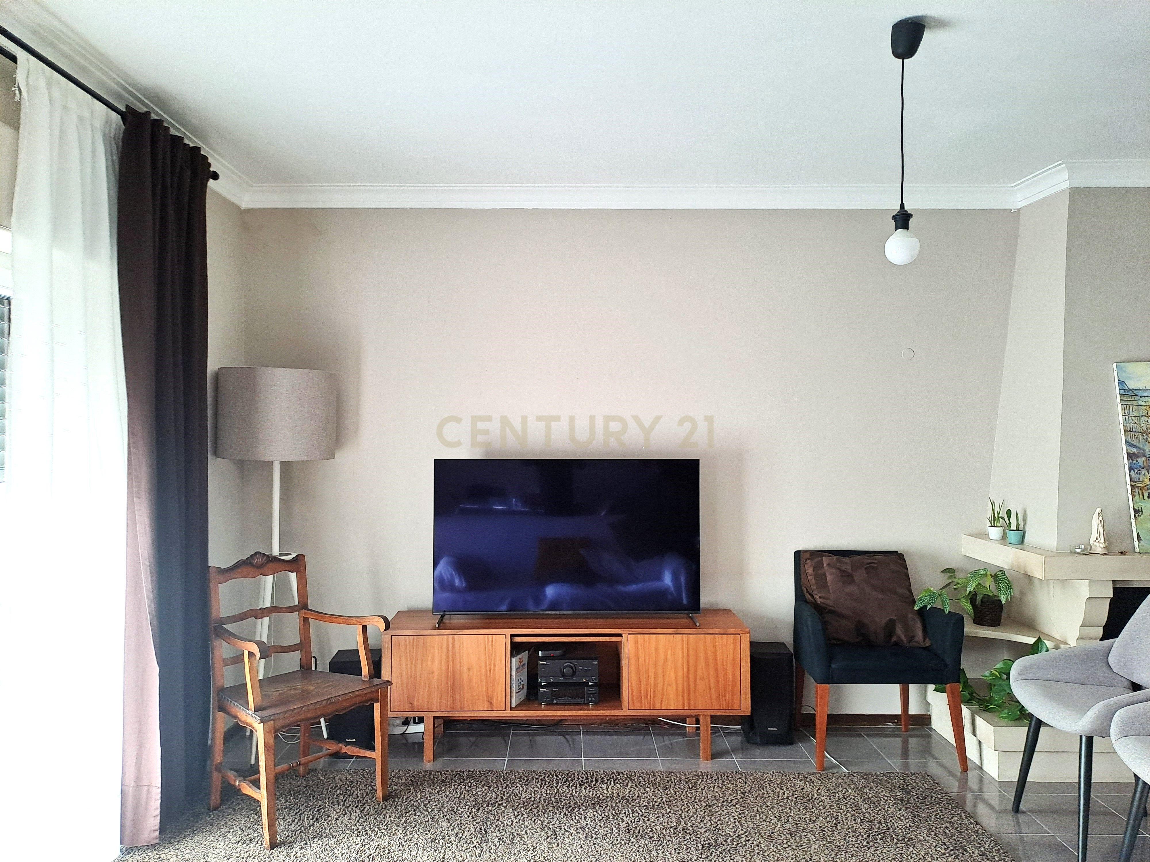 Apartamento T3+1 "duplex" em Pinheiro de Loures - Image 1