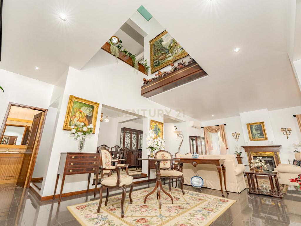 Fantástica moradia T4 no Funchal para quem procura um estilo de vida relaxante e de qualidade na ilha da Madeira.🏡 - Image 2