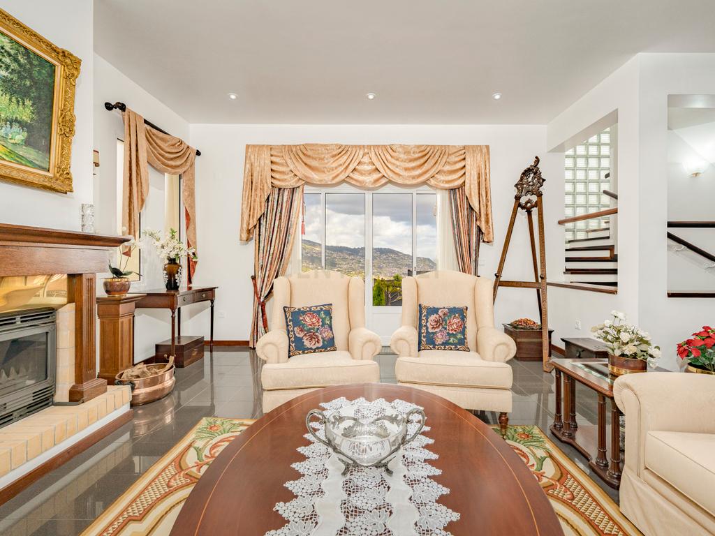 Fantástica moradia T4 no Funchal para quem procura um estilo de vida relaxante e de qualidade na ilha da Madeira.🏡 - Image 11