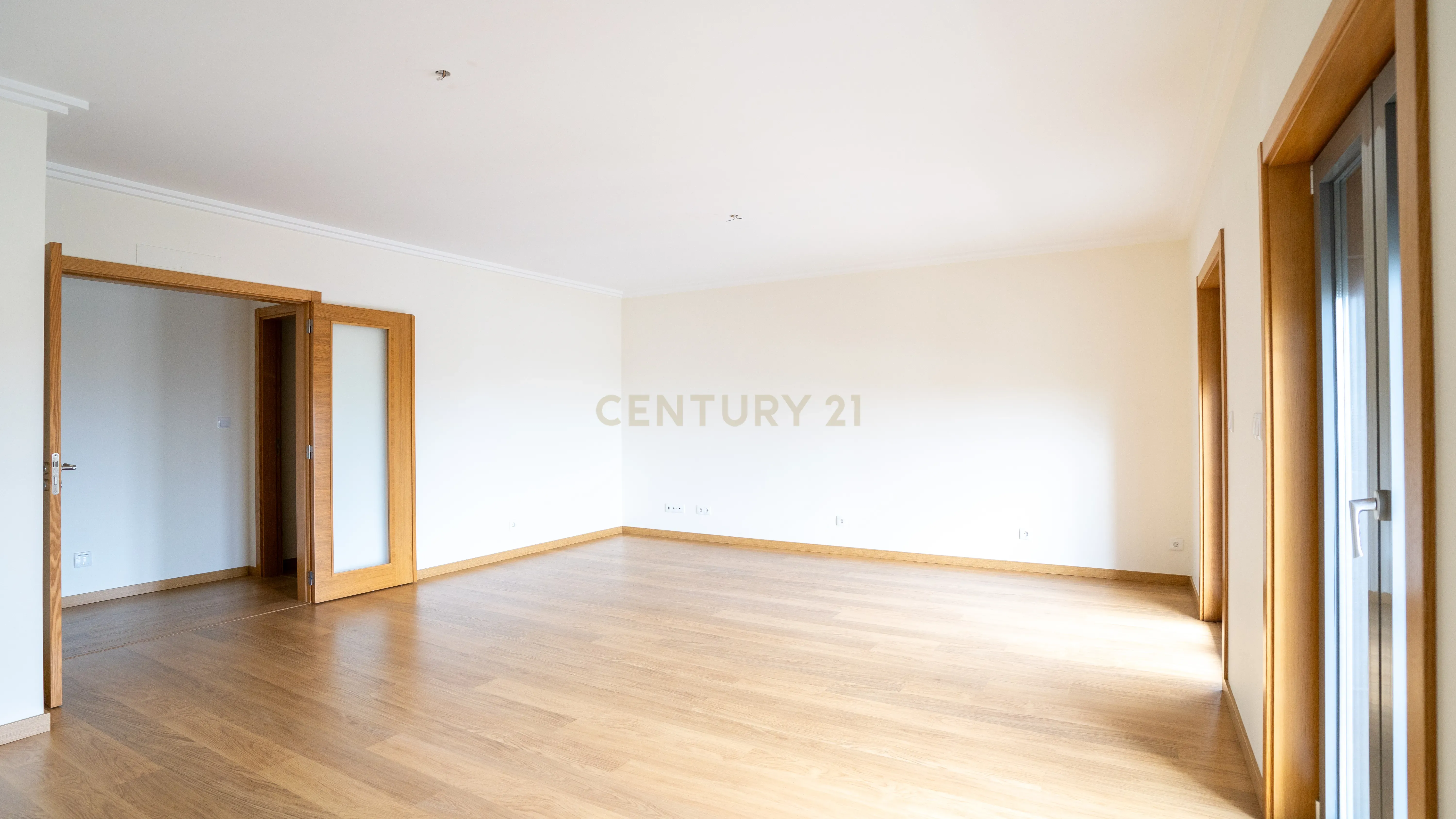 Apartamento T2 Moderno junto ao SPACIO Shopping Olivais - Image 26