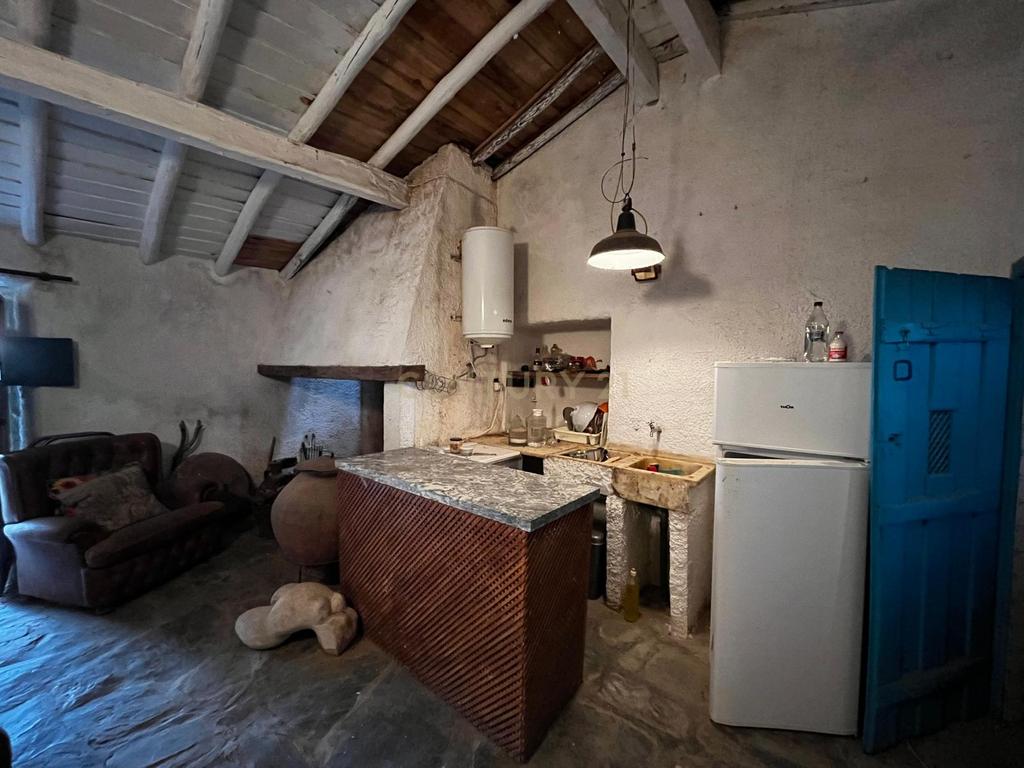 Monte típico Alentejano T2 Logradouro C /furo de água garagem e Olival - Image 7