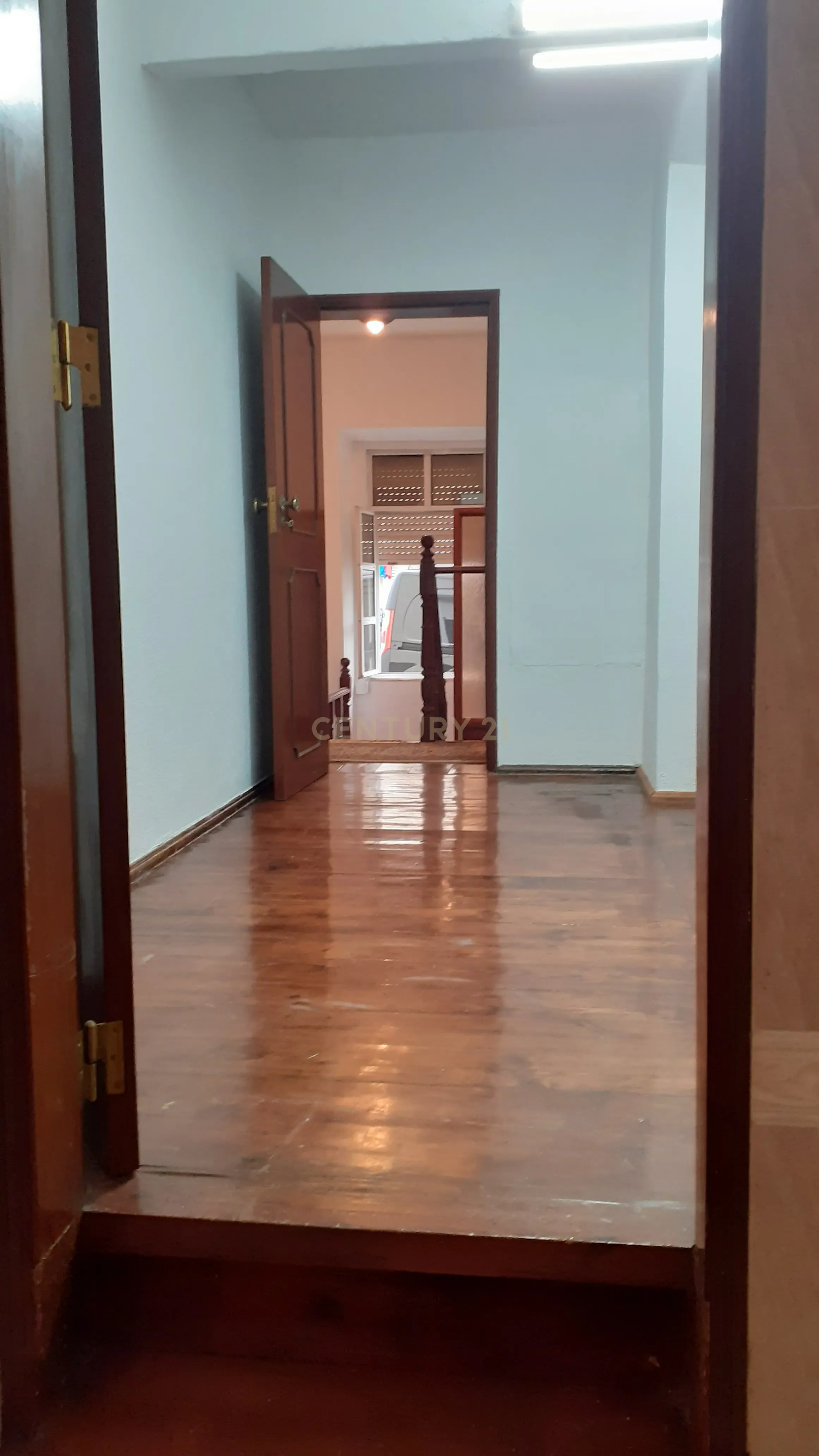 Apartamento T2 - Av. General Roçadas - Penha de França - Image 2