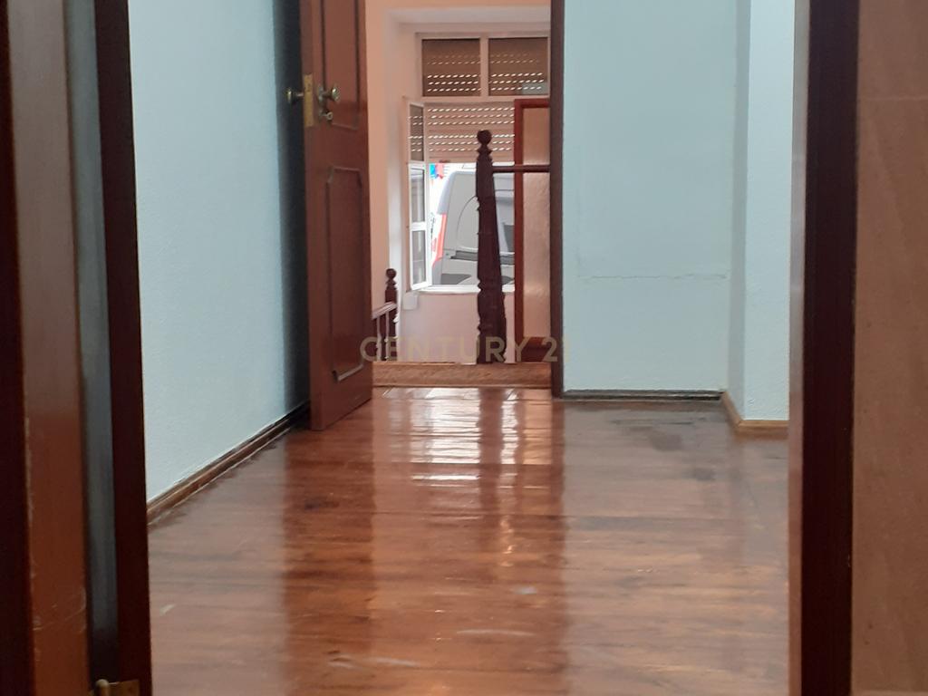 Apartamento T2 -  Av. General Roçadas - Penha de França - Image 2