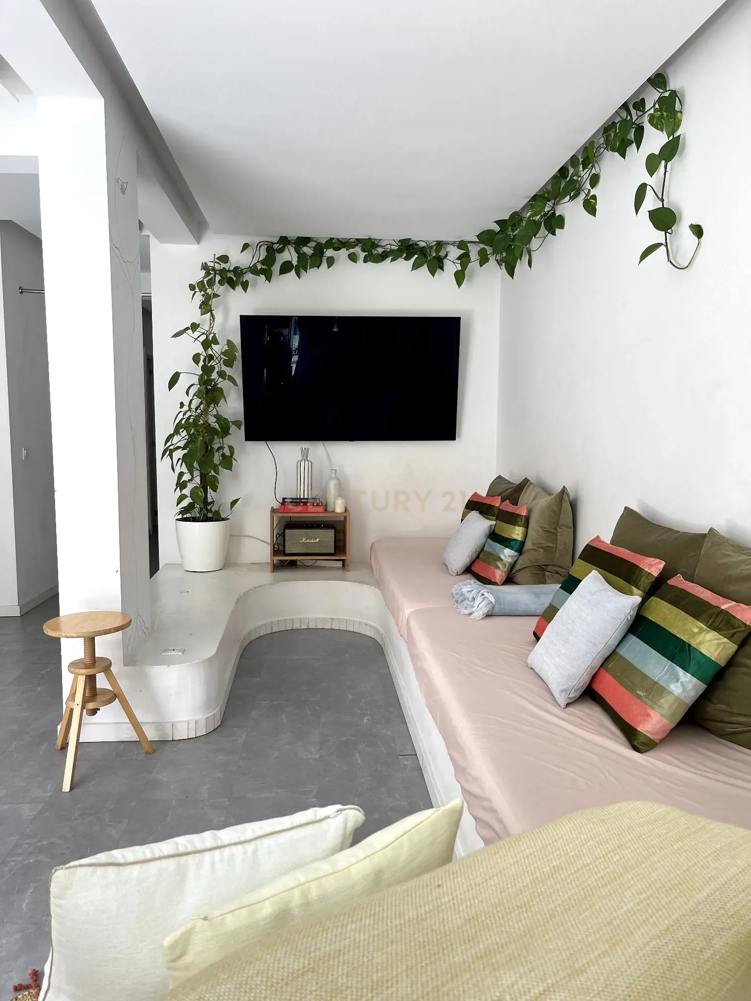 Apartamento T3 Renovado em São Domingos de Benfica – Conforto e Funcionalidade - Image 9