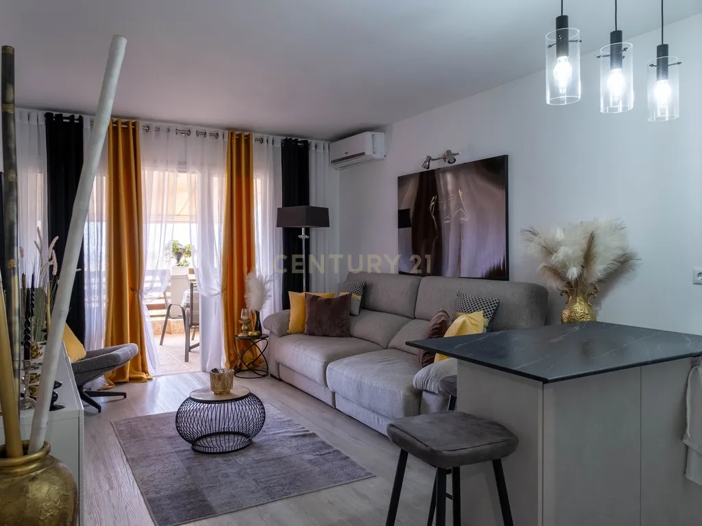 Duplex Moderno em Santa Cruz de Tenerife - 2 Quartos e 2 WC - Image 1