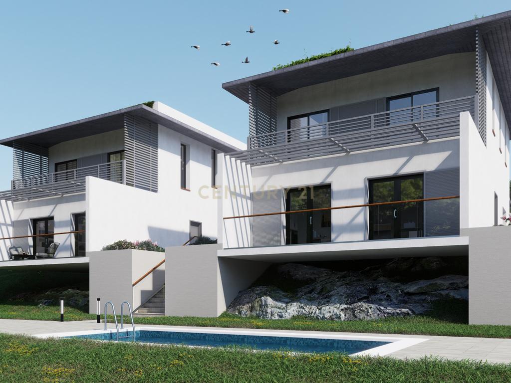 Terreno com Projeto Arquitetónico Aprovado para Quatro Moradias. - Image 1