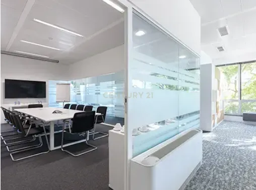 Escritórios no Lagoas Park | 11600 € para 33 pessoas | Variadas opções de escritório, coworking e lounge working em Oeiras - Image 1