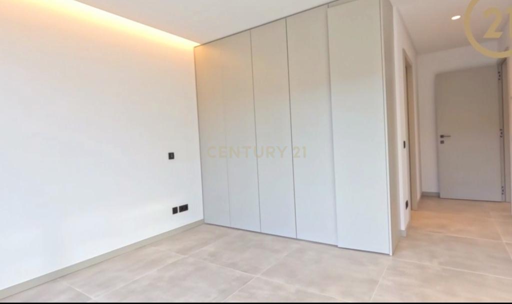 "Moradia Isolada Nova na Marina de Albufeira — Qualidade de Vida com Conforto Moderno" - Image 25