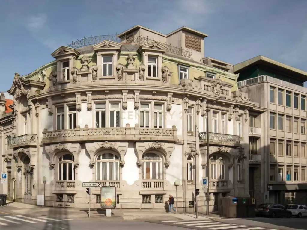T1 no Palácio Bijou centro histórico do Porto com lugar de garagem - Image 1