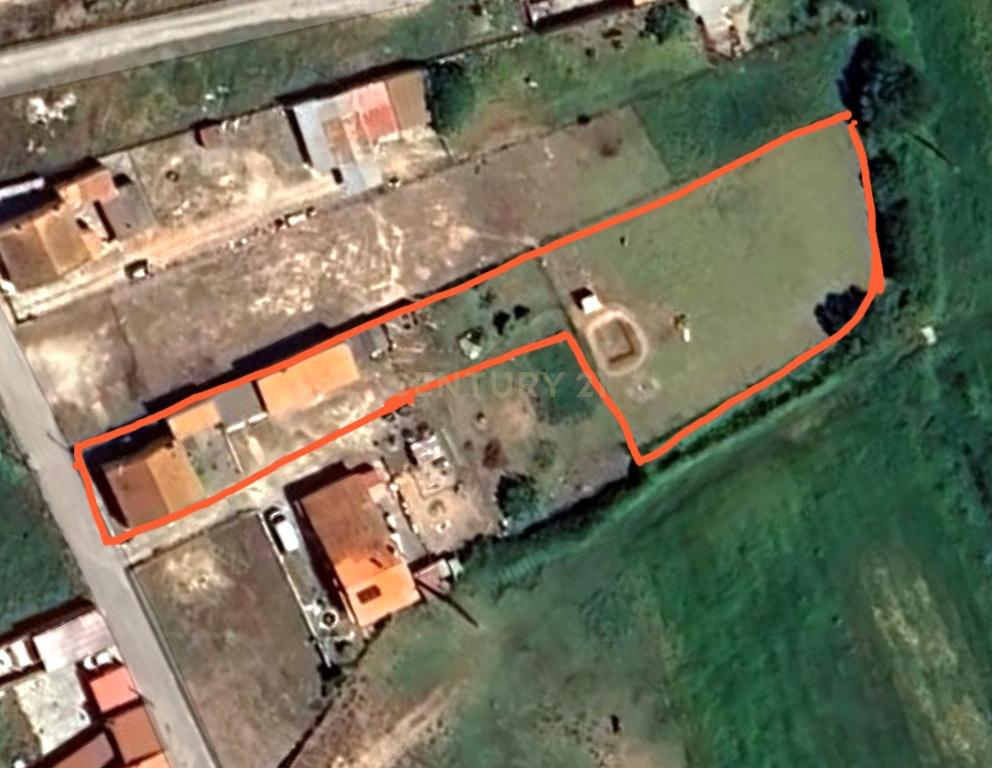 Moradia T3 + T2 + T2  ,  Com lindo  Terreno em Sao Martinho do Porto - Image 1