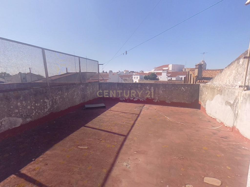 Oportunidade Única! Prédio em Propriedade Total no Coração de Beja - Image 40