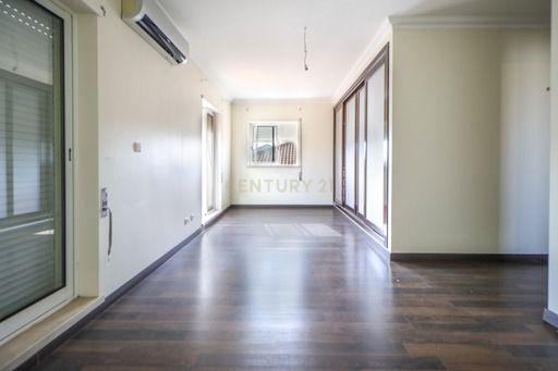 MORADIA T4 COM PISCINA - Image 24