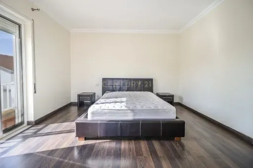 MORADIA T4 COM PISCINA - Image 17