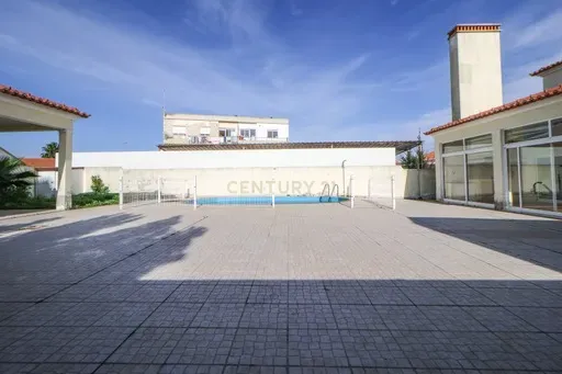 MORADIA T4 COM PISCINA - Image 3