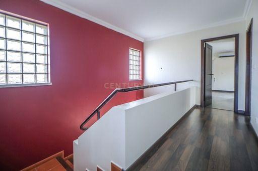 MORADIA T4 COM PISCINA - Image 9