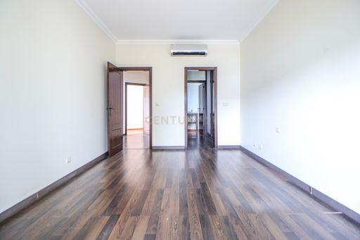 MORADIA T4 COM PISCINA - Image 22