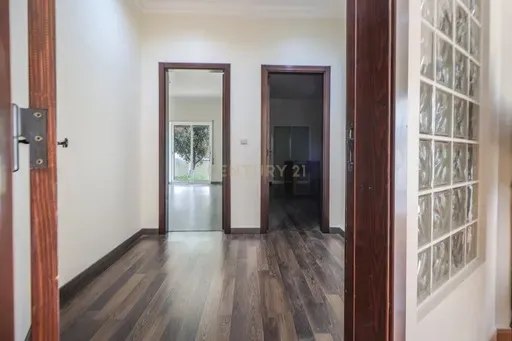 MORADIA T4 COM PISCINA - Image 26