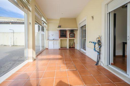 MORADIA T4 COM PISCINA - Image 58