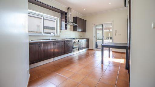 MORADIA T4 COM PISCINA - Image 59