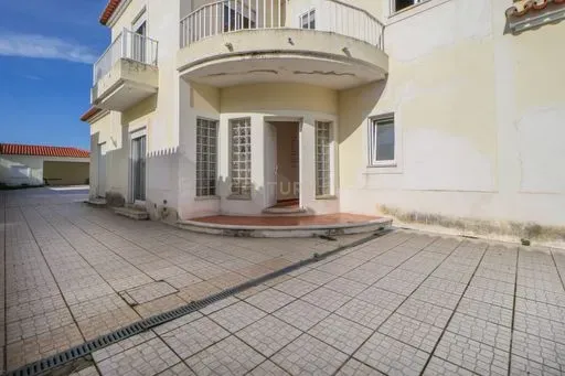 MORADIA T4 COM PISCINA - Image 4