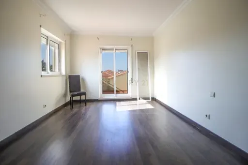 MORADIA T4 COM PISCINA - Image 29
