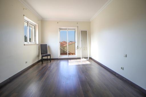 MORADIA T4 COM PISCINA - Image 29