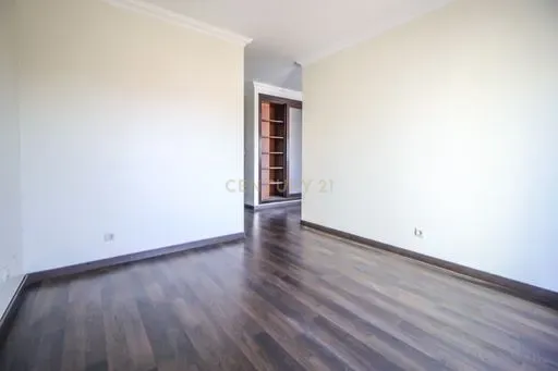 MORADIA T4 COM PISCINA - Image 32