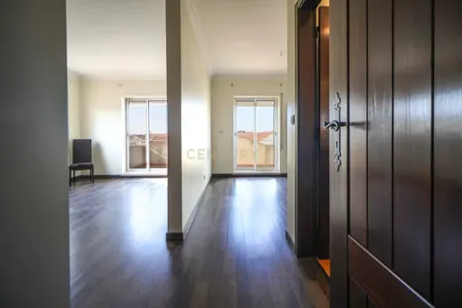 MORADIA T4 COM PISCINA - Image 37