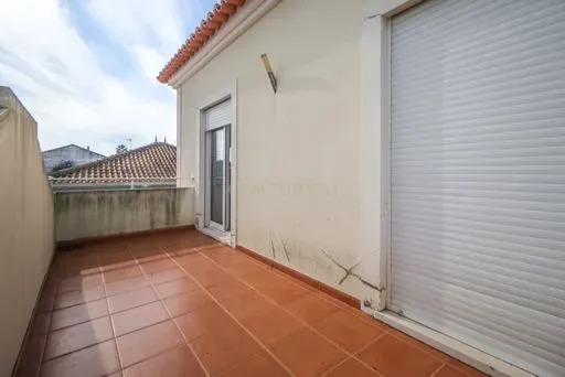 MORADIA T4 COM PISCINA - Image 14