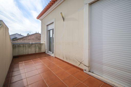 MORADIA T4 COM PISCINA - Image 14