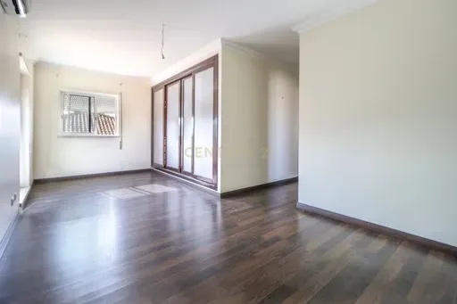 MORADIA T4 COM PISCINA - Image 40